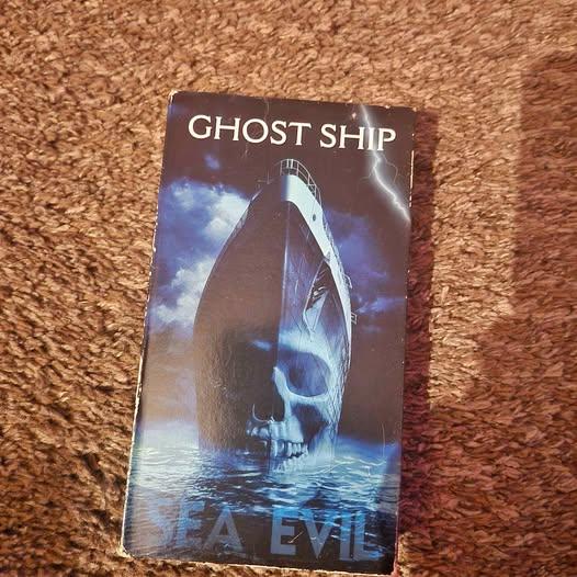 Dvd and vhs family movies 5 each
