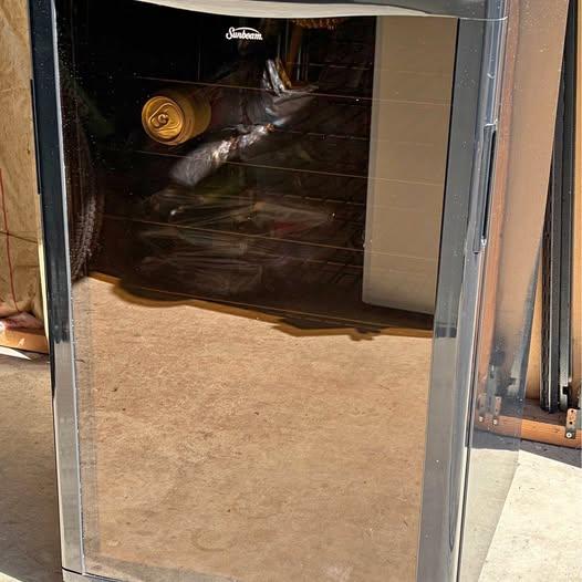 Sunbeam 4.6Cft Beverage Fridge with Tinted Glass Door