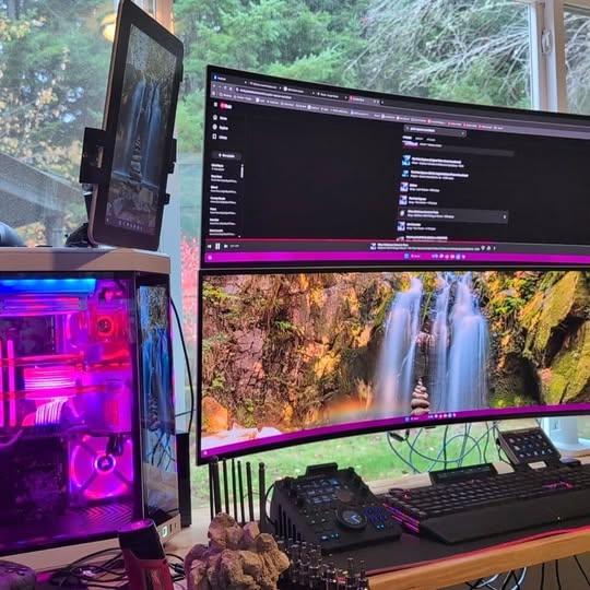 Two Samsung 49" Curved 1440p Displays 