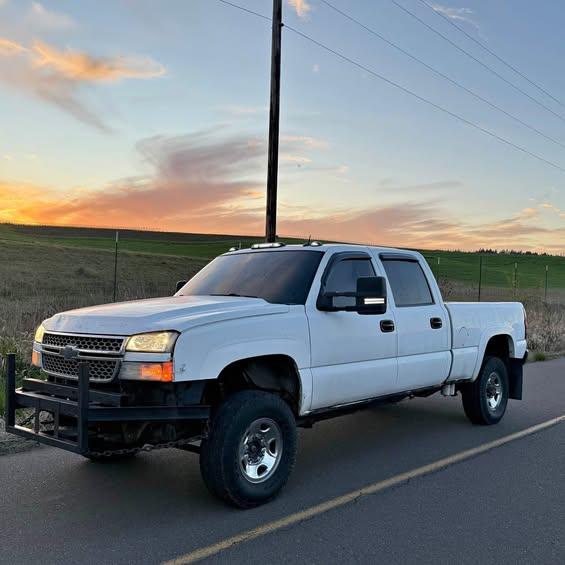 2005 Chevrolet 2500 Crew Cab · Short Bed