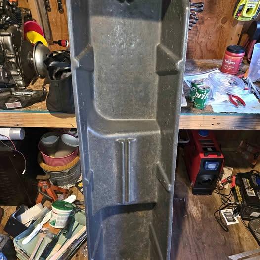 99-06 silverado/Sierra under seat storage box