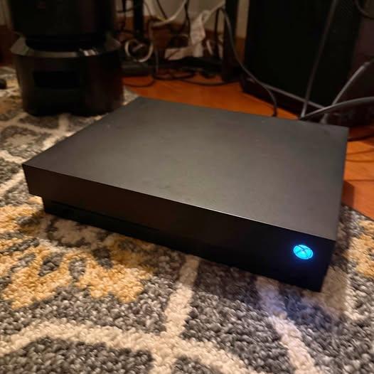 Xbox One x (games included!!)