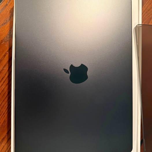 2025 MacBook Pro 14 inch screen m5 chip 1 TB storage