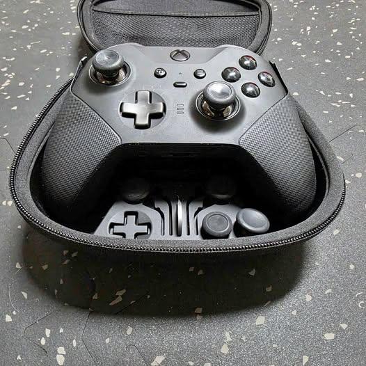 Xbox Elite Series 2 Controller with Case