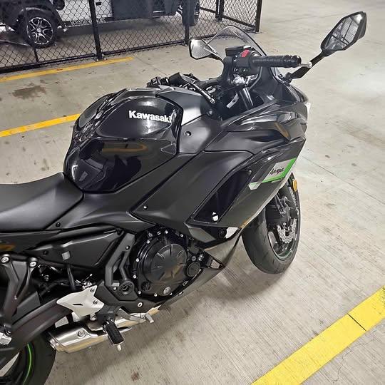 2025 Kawasaki Ninja 650EX