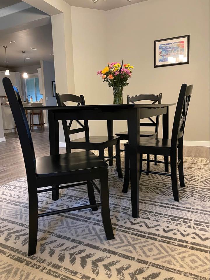 Black Extendable Dining Table & Chairs 2