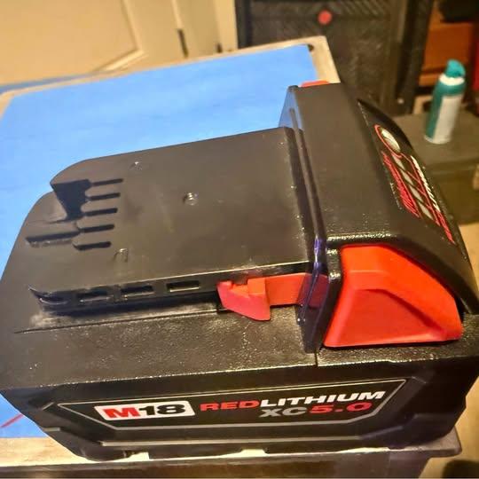 5.0 Milwaukee M18 red lithium battery