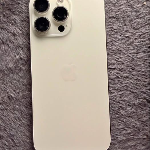 iPhone 15 Pro Max (fully unlocked)