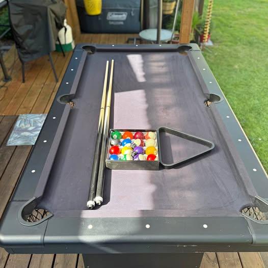 Outdoor pool table