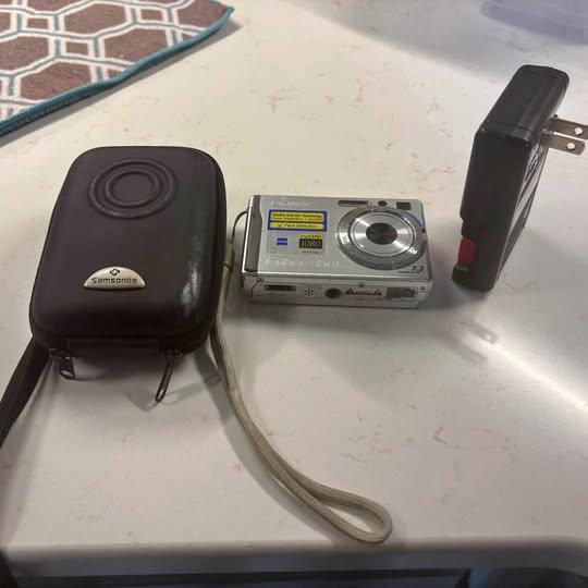 Sony Cyber Shot digital with carrying case