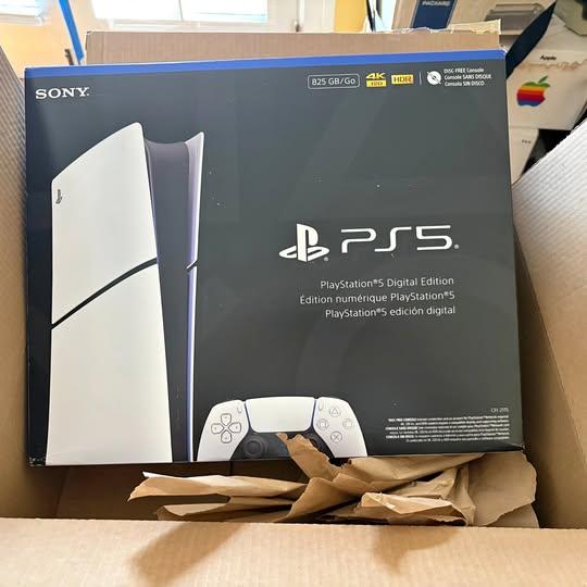 Brand new PlayStation 5 Digital Edition – 825GB w/ receipt
