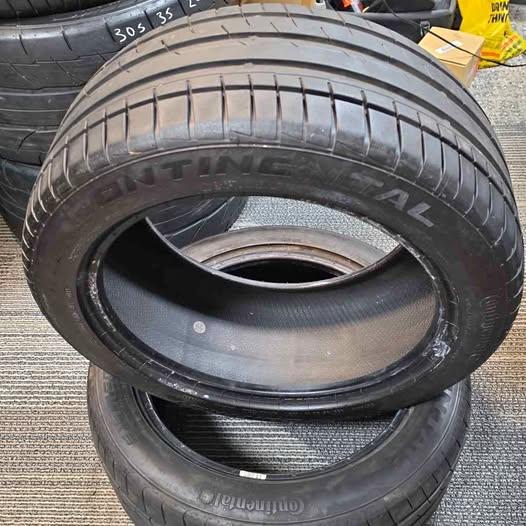 Tires 255 45 18 like new tire