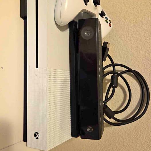 Xbox One S 1T + Kineck