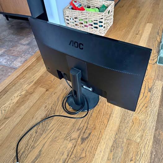 AOC 28” gaming monitor