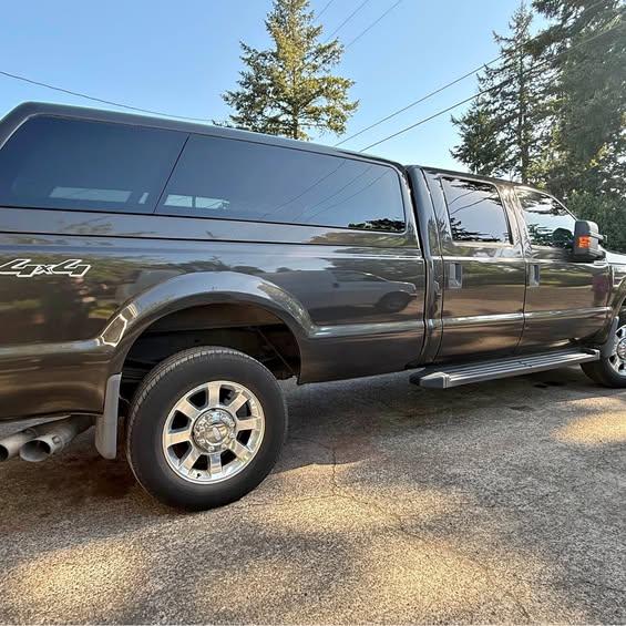2008 Ford F350 Super Duty Crew Cab · Lariat Pickup 4D 8 ft