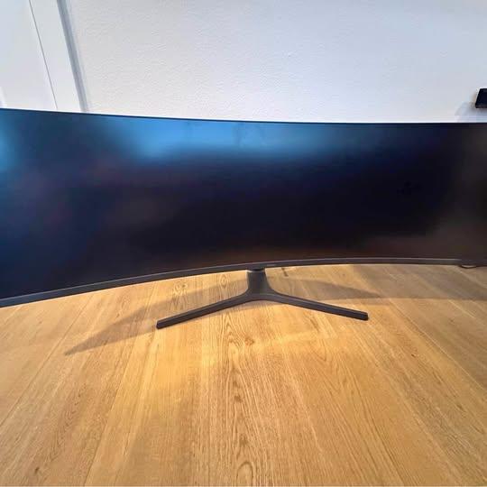 Samsung odyssey G9 computer monitor