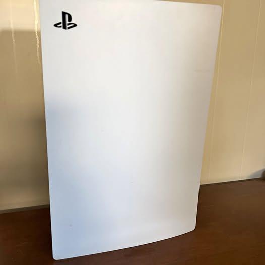 Sony PlayStation 5 825GB White (Disc Edition) used with 1 controller