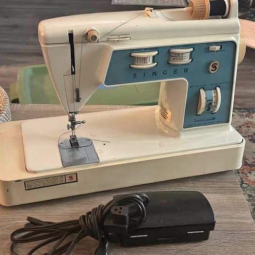 1970's PREMIER SEWING MACHINE MODEL 756 - ZIGZAG MODEL - WORKING