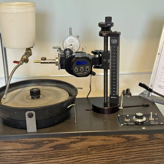 Ultra Tec V-2 Faceting Machine w/Digital Upgrade (DAD)