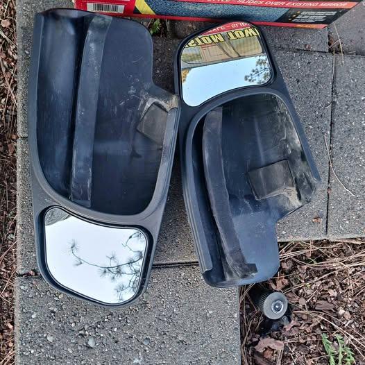 Tow mirrors