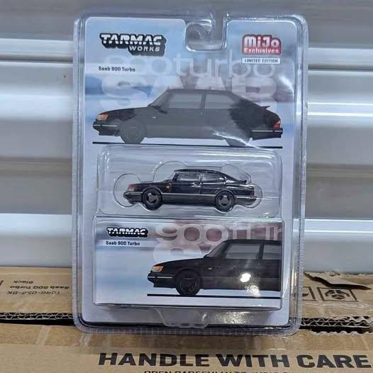 Tarmac Works 1:64 Saab 900 Turbo – Black