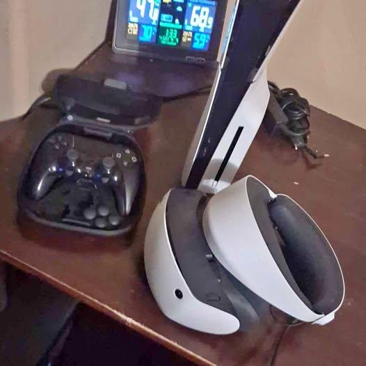 PS5/PSVR2 Headset only/PS5 Pro controller + case