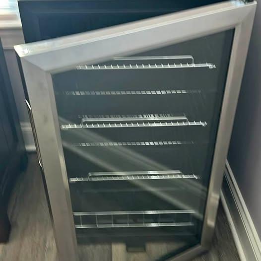 Beverage Cooler Mini Fridge Glass Door

18”l x 19”w x 32.5”h
