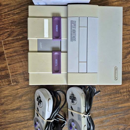Super Nintendo Entertainment System (SNES) Bundle