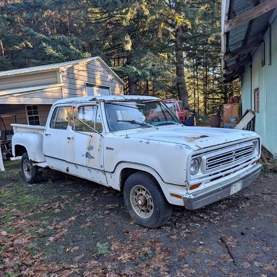 1972 Dodge D-250 · 131" WB