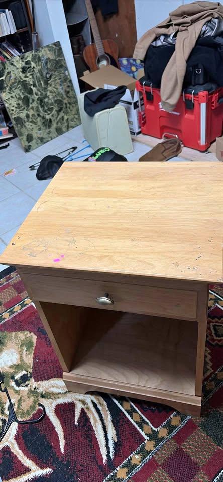 Bedside table ￼
