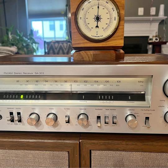 Vintage Technics SA-303 Receiver