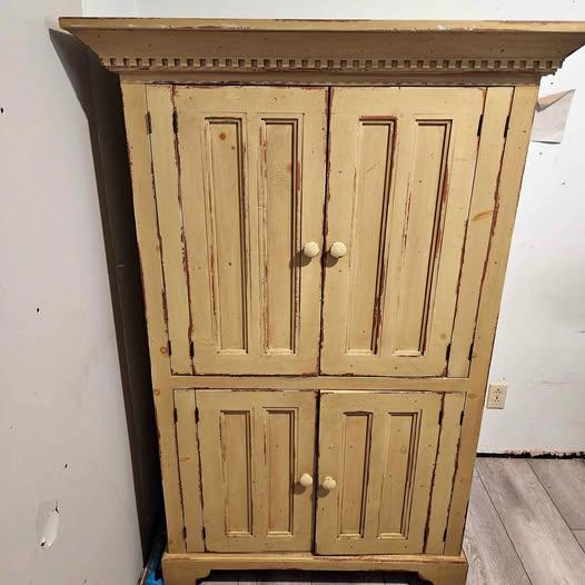 Vintage TV Curio cabinet