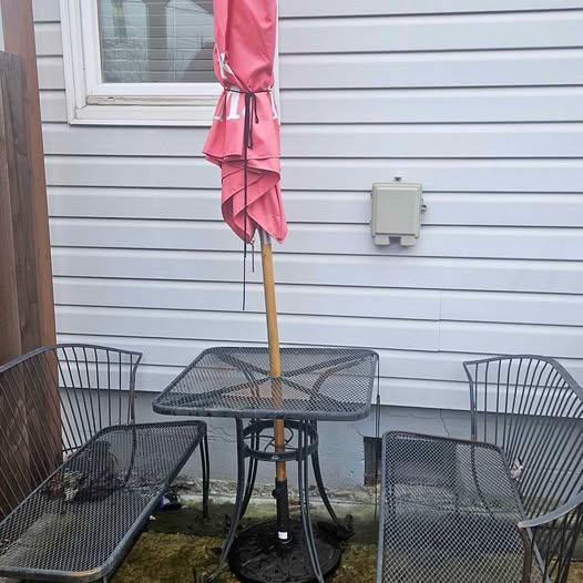 Outdoor patio furniture set w/ table, 2 chairs, umbrella