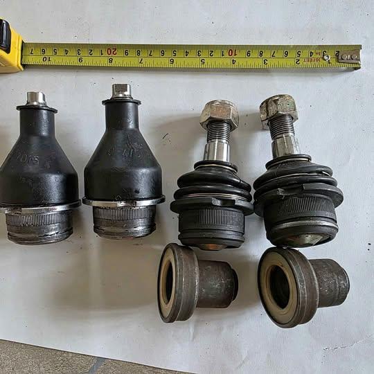 Volkswagen Vanagon suspension parts lot with 12 items included