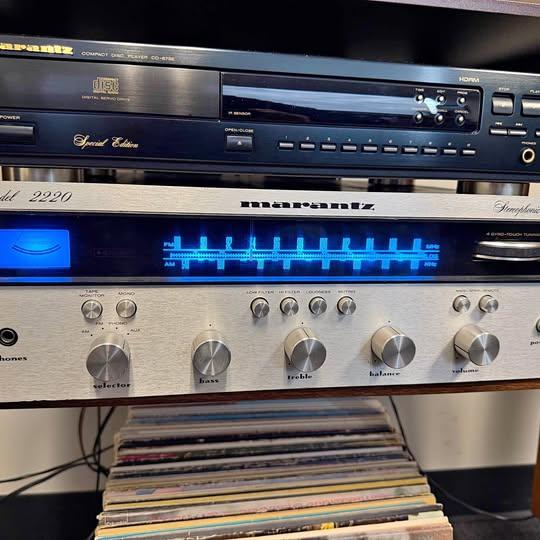 Marantz 2220 Vintage Stereo Receiver – Excellent Condition