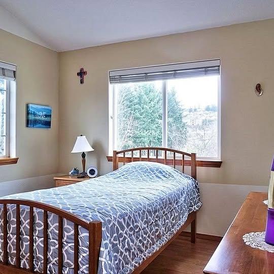 Solid Wood Bunk Bed with Mattress