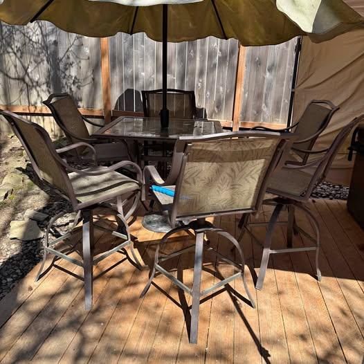 Outdoor Table with 6 chairs and umbrella