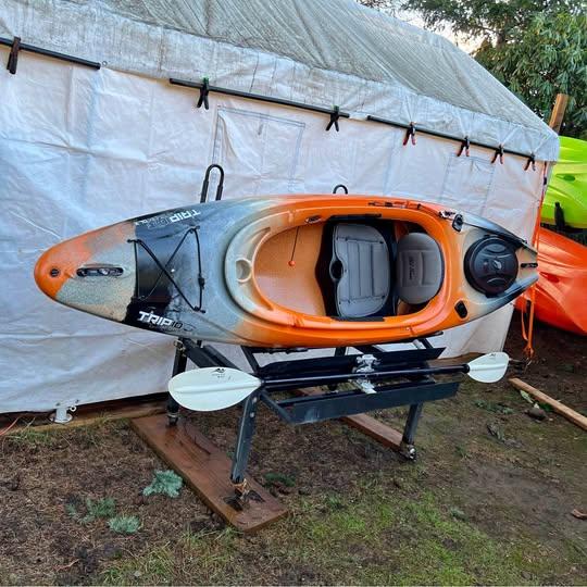 Old town Trip 10 fishing angler DLX kayak with paddle very clean
