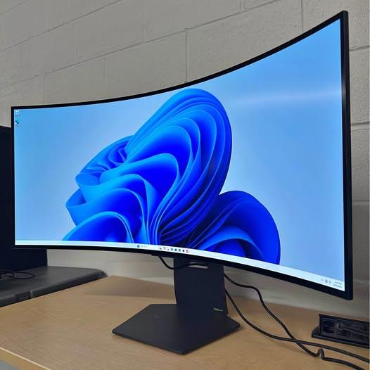 LG 39 Inch UltraGear OLED WQHD 240Hz 0.03ms 800R Curved Gaming Monitor