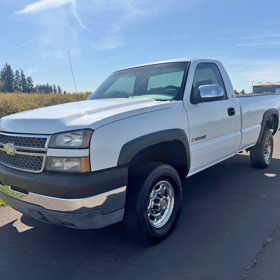 2005 Chevrolet 2500 HD Regular Cab · Long Bed