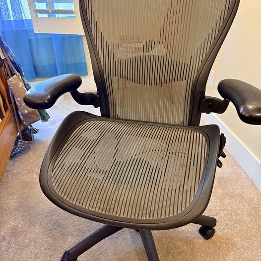 Herman Miller Aeron Chair - Large