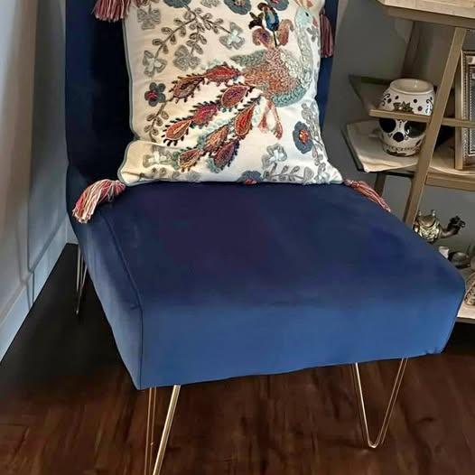 Helmuth slipper chair