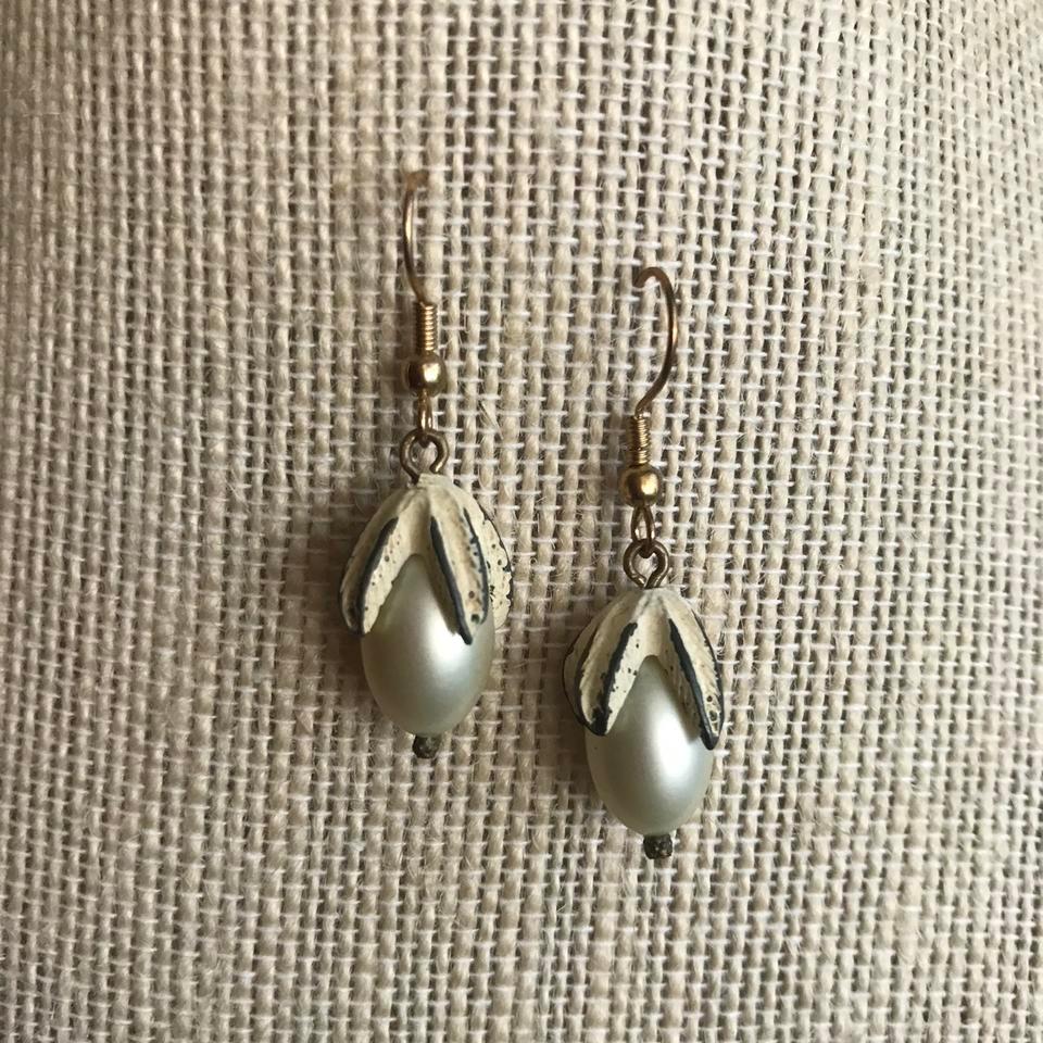 Goldtone Pearl Acorn Earrings Made 4