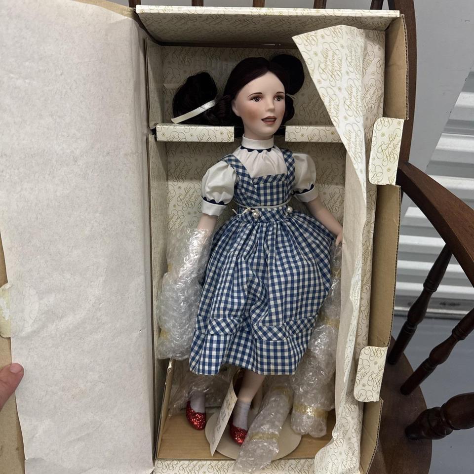 Franklin Mint Heirloom Dorothy Doll