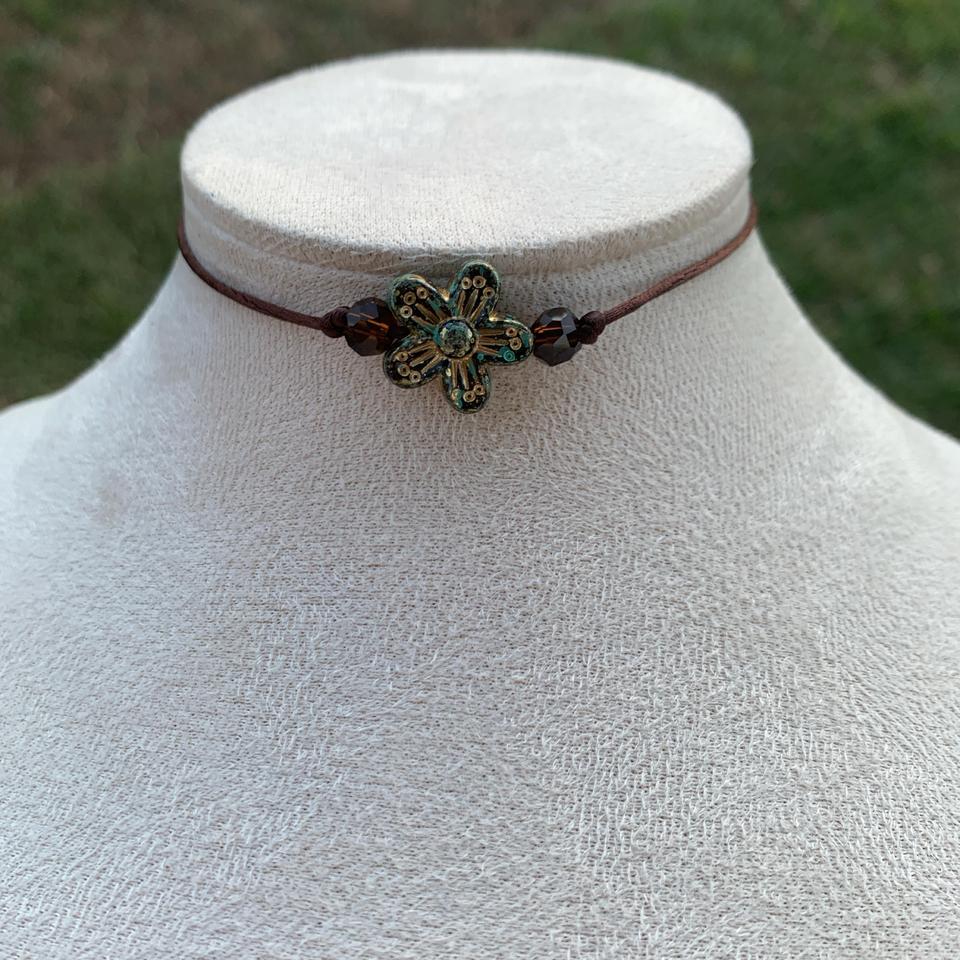 Flower Choker With Brown Glass F105
