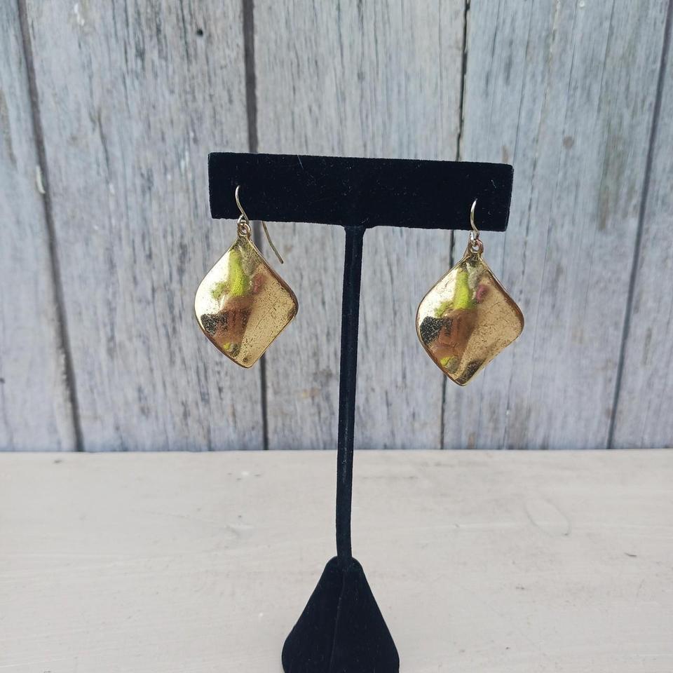 Gold Tone Twisted Square Dangle 64d9