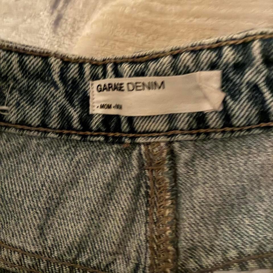 Garage Mom Jeans With A 861d 4