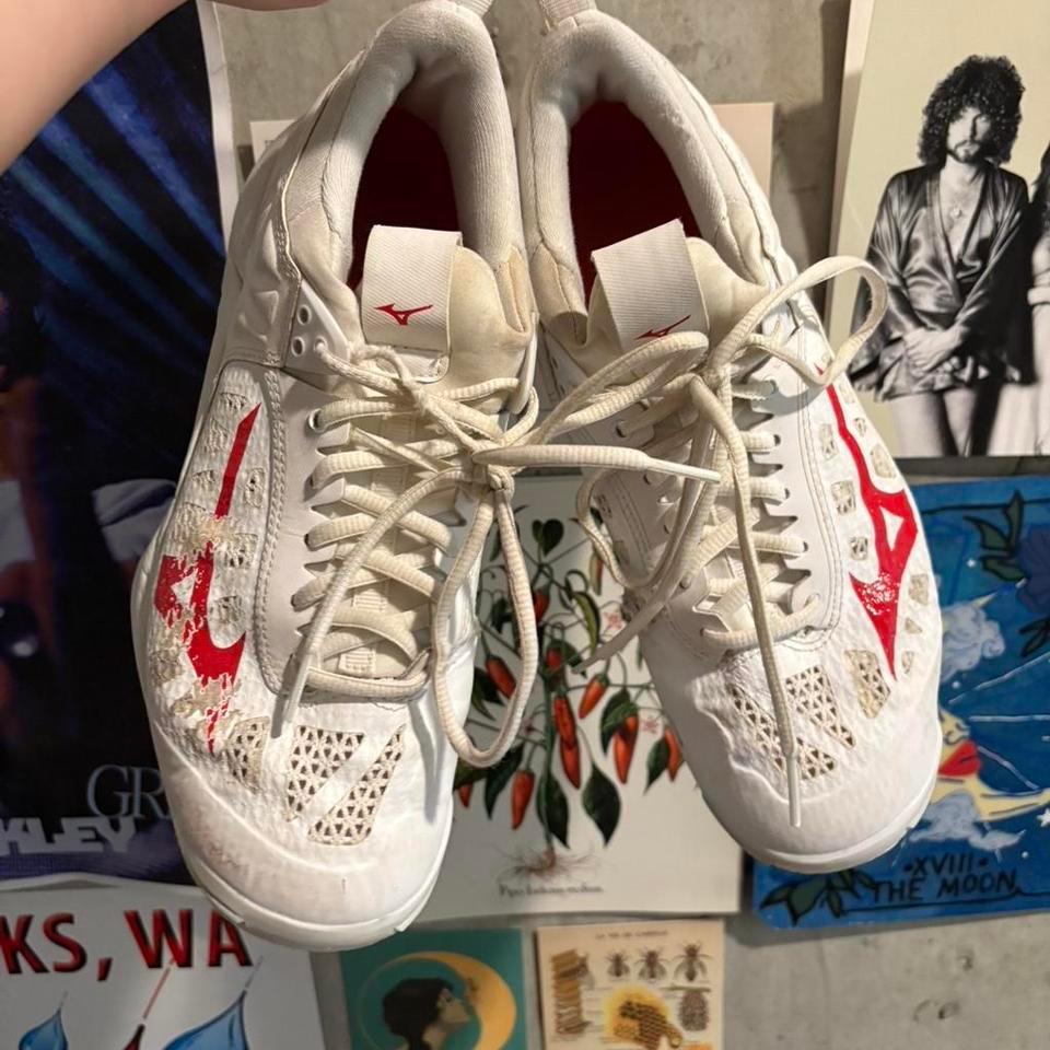 White And Red Mizuno Wave 3