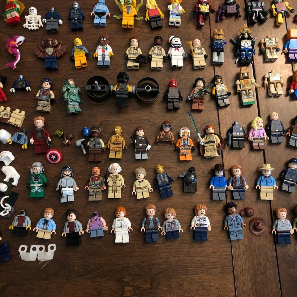 Lego Minifigures And Accessories Bundle 431a 7
