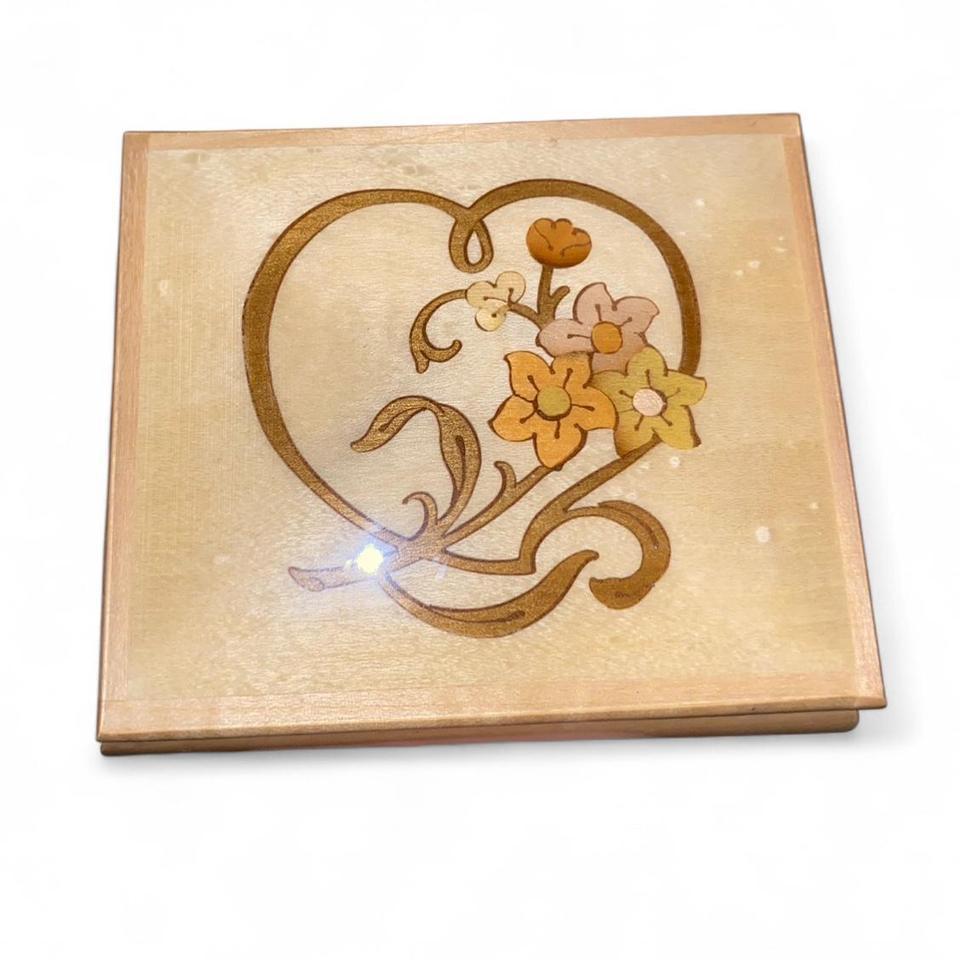 Vintage Lovers Music Jewelry Box D408